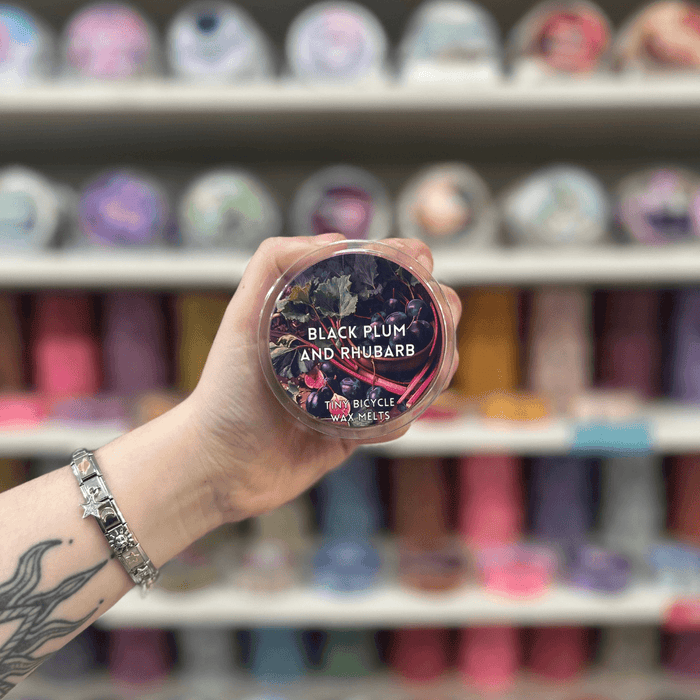 Black Plum and Rhubarb wax melt pot with dark plum label