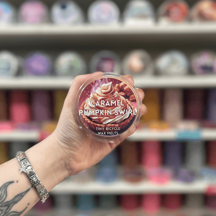 Caramel Pumpkin Swirl wax melt pot with pumpkin pie label
