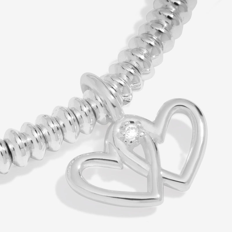 Close-up of Joma Jewellery friendship bracelet with lab-grown diamond