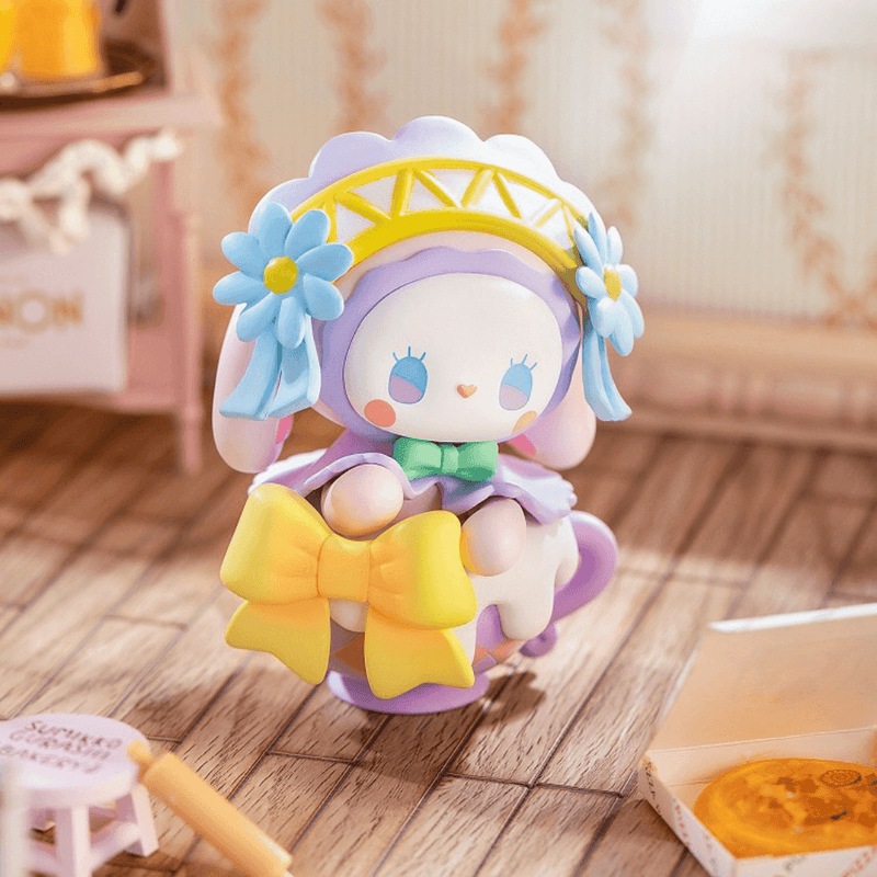 “Macchiato” figure – pastel-lavender Emma wearing daisy bonnet and yellow bow
