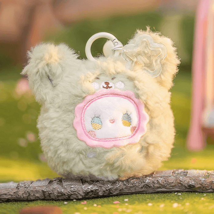 Special‑colour Big‑eared Fox hidden plush – mint green fox with star clip.
