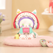 Game Time mini figure wearing cat-ear headphones, holding pink console – Emma Secret Forest blind box
