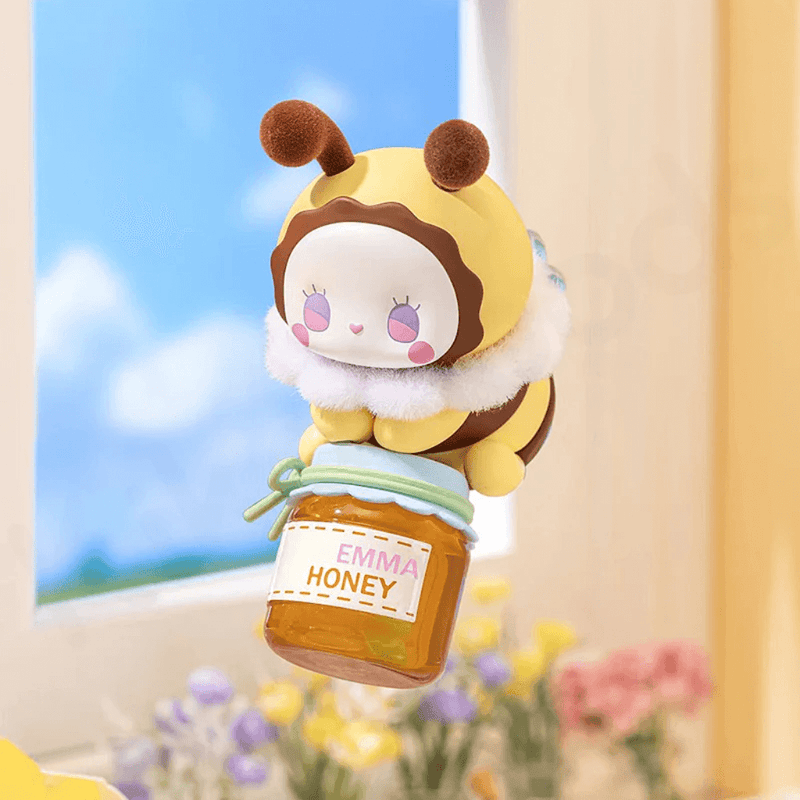 Sweet Harvest fuzzy bee bunny clutching jar of “Emma Honey” – Emma Secret Forest blind box
