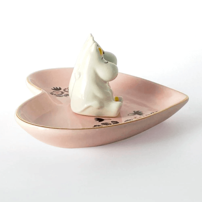 Side view of House of Disaster Moomin Love ring dish with pink heart-shaped tray and 3D Moomin and Snorkmaiden figure