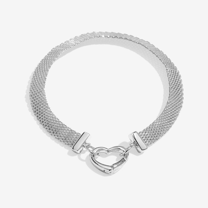Joma Jewellery silver mesh bracelet with polished heart‑shaped clasp, isolated on white background.

