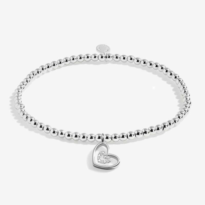 Joma Jewellery A Little “Merry Christmas Wonderful Grandma” bracelet – silver beaded band with double‑heart charm.
