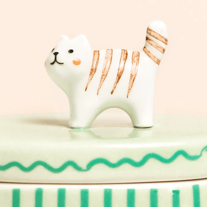 Close up of the 3D cat figure on the Lisa Angel ceramic trinket pot lid