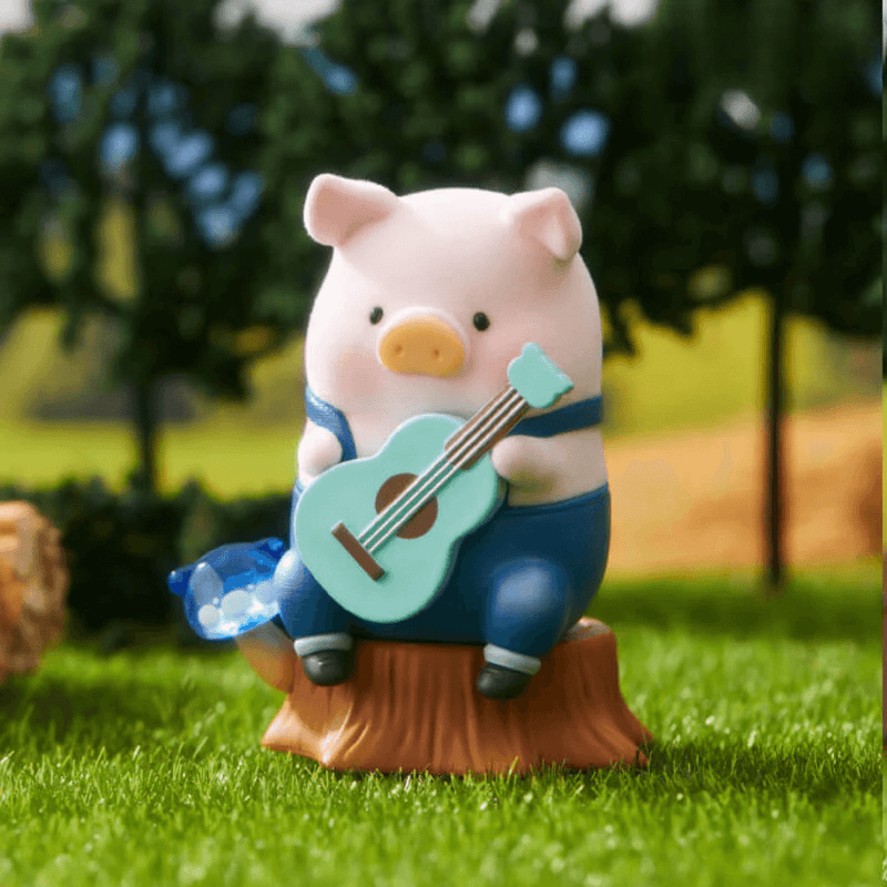 “Folk Singer” LuLu playing mint guitar on tree stump – Farm Garden Series Blind Box
