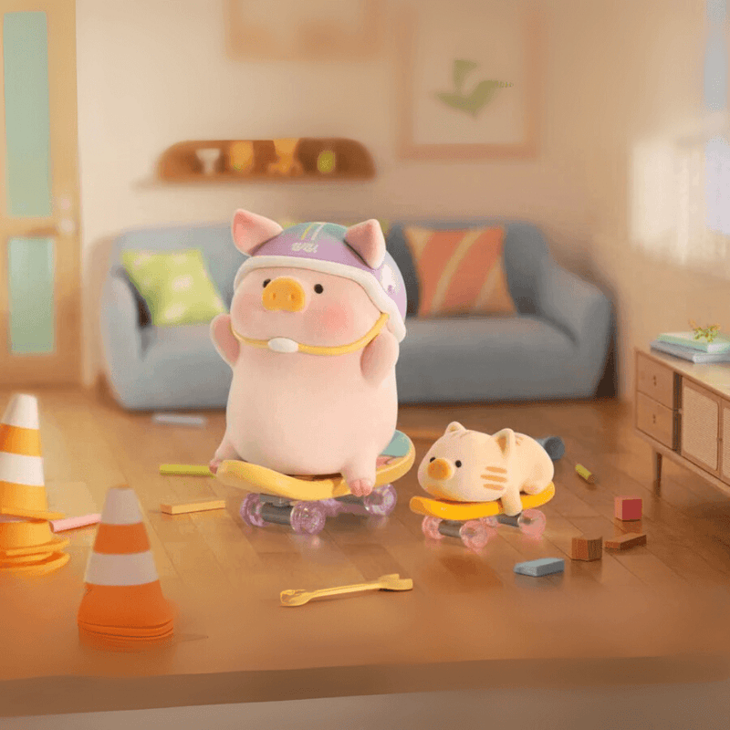 Lulu the Piggy Home Life blind box “Skateboard Duo” figure—helmeted pig and cat rolling on colourful skateboards amid toy cones.
