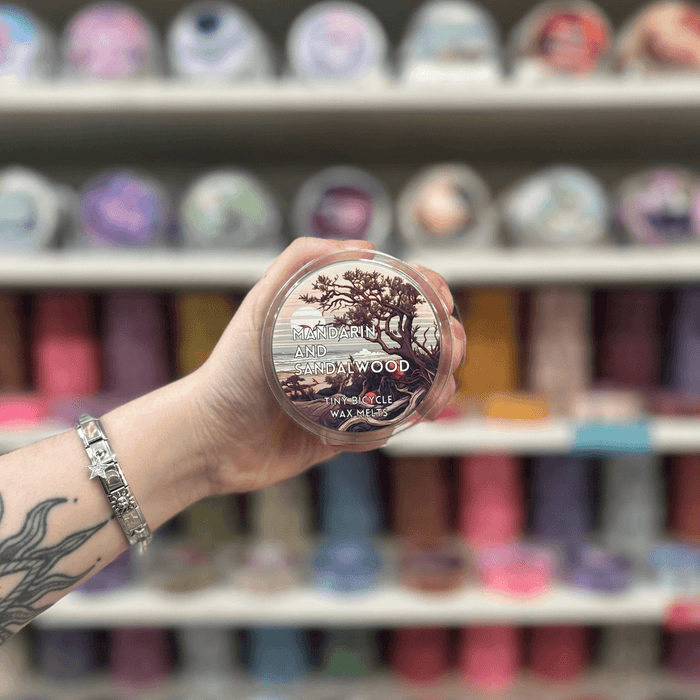 Mandarin and Sandalwood wax melt pot with earthy tree label