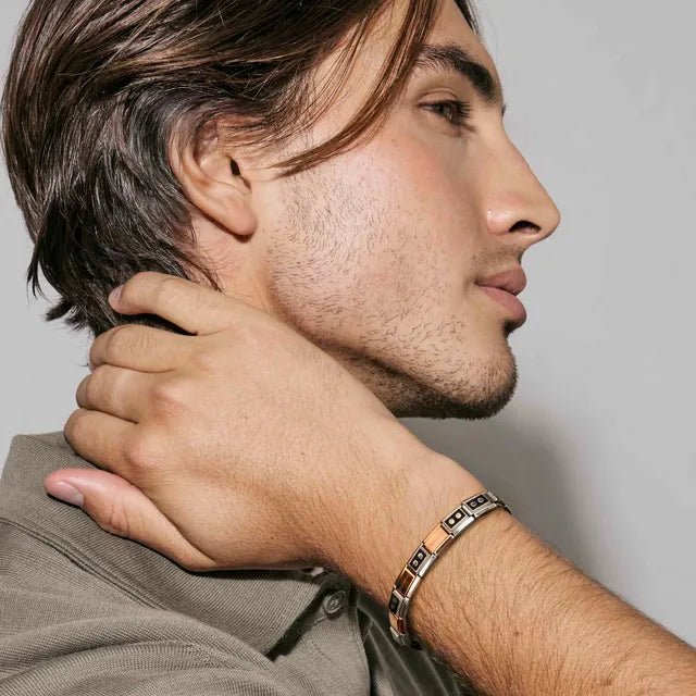 Man’s wrist with Nomination rose-gold Composable bracelet and black-toned links, lifestyle image.