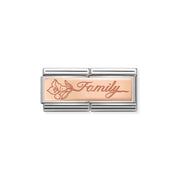 Family script with flower Nomination Double Link in bonded rose gold, close-up