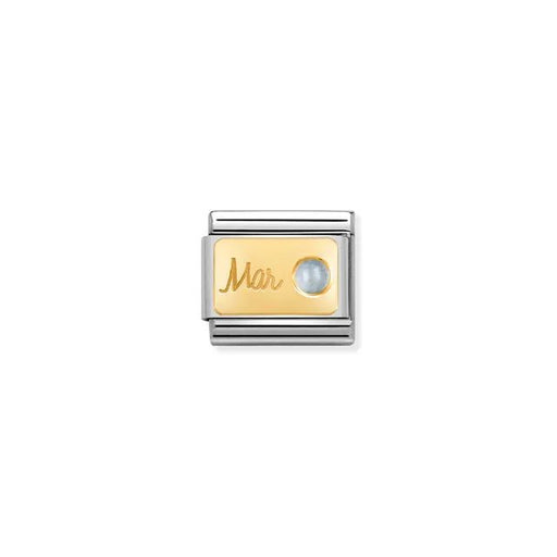 March birthstone Nomination Classic Link in yellow gold with aquamarine-colour cabochon, close-up