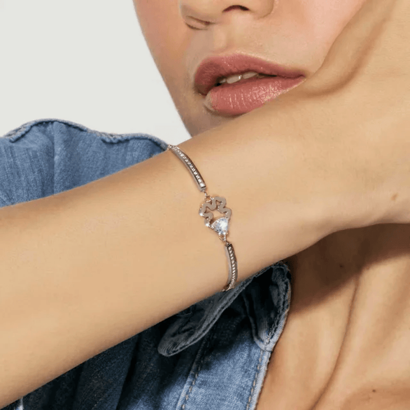 Close-up of Nomination Milleluci Four Leaf Clover silver bracelet worn on the wrist with white cubic zirconia heart