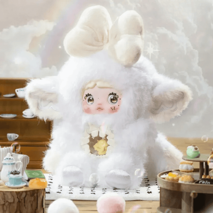 Aurora plush – snow‑white suit, cream bow and golden star core, Nommi Fantasy World series.
