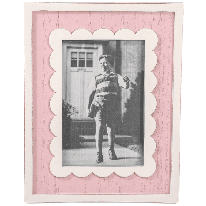 Sass & Belle scalloped pink photo frame 4×6 inch