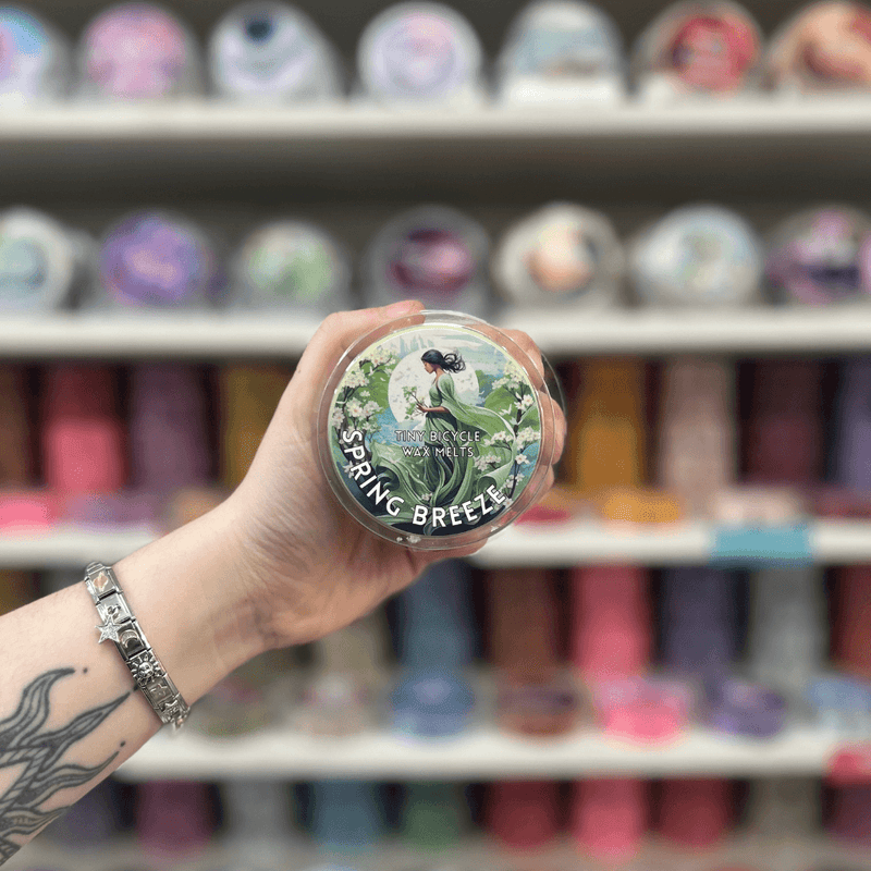 Spring Breeze wax melt pot with green floral label