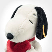 Close-up of Steiff Snoopy face and Button in Ear tag, cuddly plush – Steiff bears